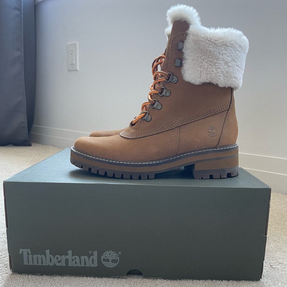 SOLD Timberland Courmayer Valley boots - Picture 2 of 12